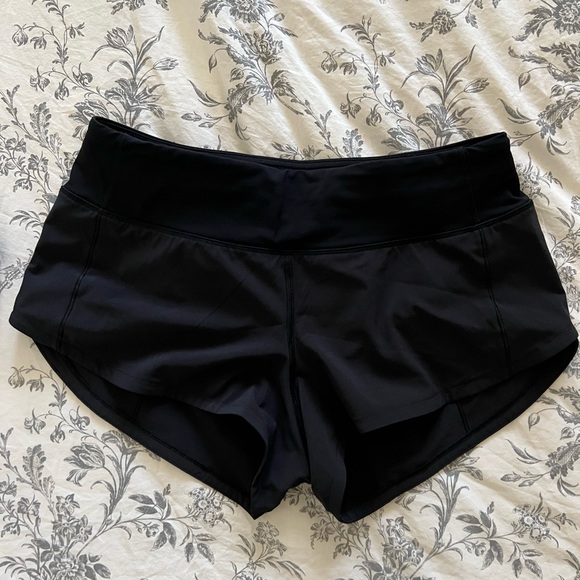 [SOLD] Lululemon Speed Up Shorts 2.5” Black - Picture 2 of 5